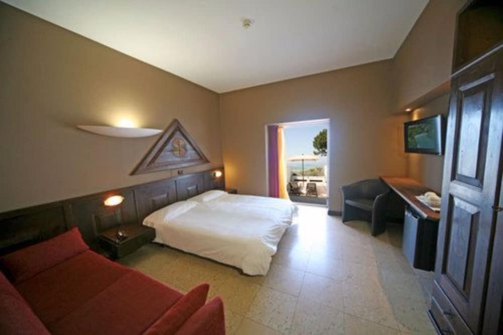 Hotel La Paul — Hotel rooms in Sirmione, Lombardy