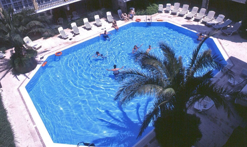 Hotel La Paul — Swimming pool in Sirmione, Lombardy