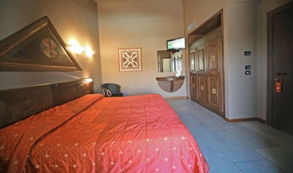 Hotel La Paul — Hotel rooms in Sirmione, Lombardy