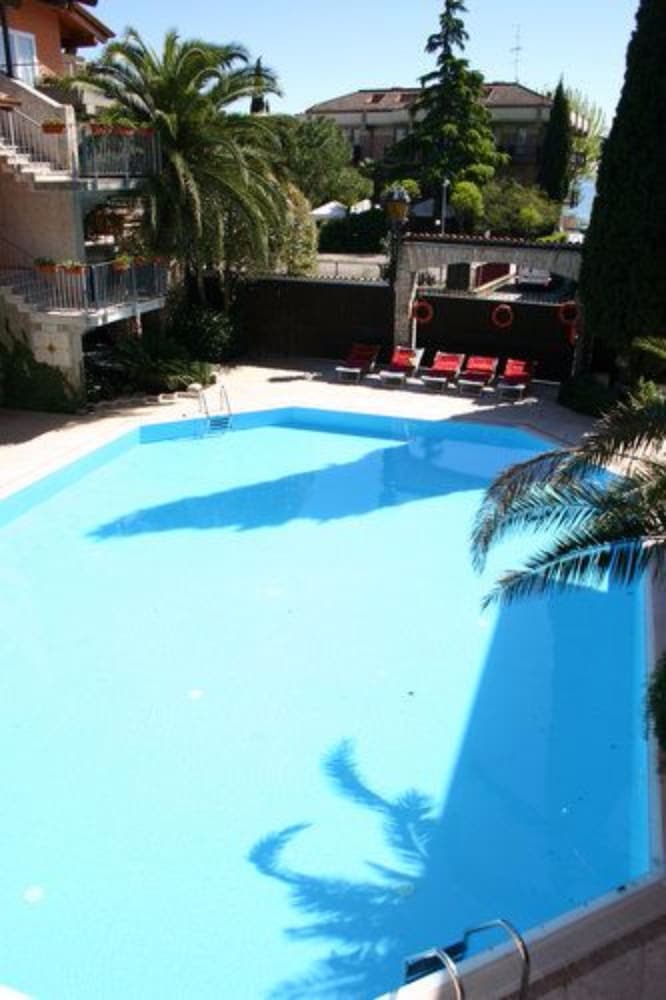 Hotel La Paul — Swimming pool in Sirmione, Lombardy