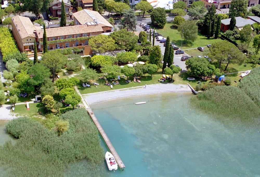Hotel La Paul — Beach in Sirmione, Lombardy