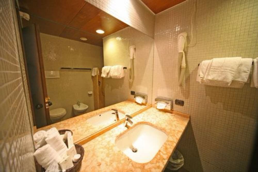 Hotel La Paul — Hotel rooms in Sirmione, Lombardy