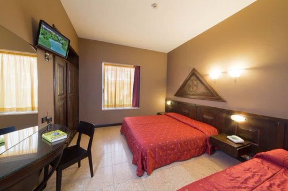 Hotel La Paul — Hotel rooms in Sirmione, Lombardy