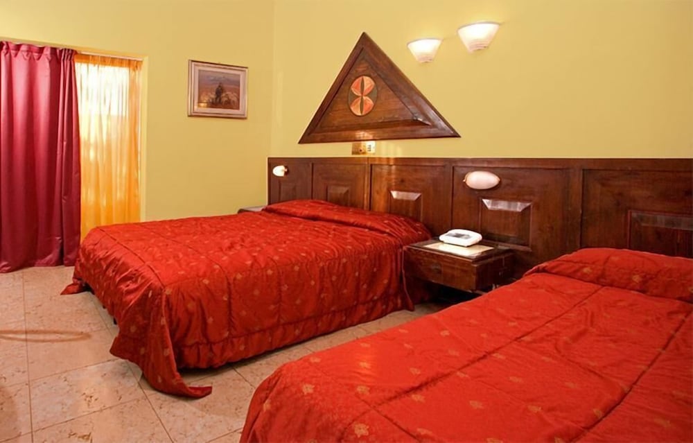 Hotel La Paul — Hotel rooms in Sirmione, Lombardy