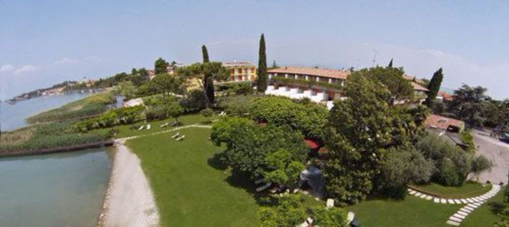 Hotel La Paul — Hotel building in Sirmione, Lombardy