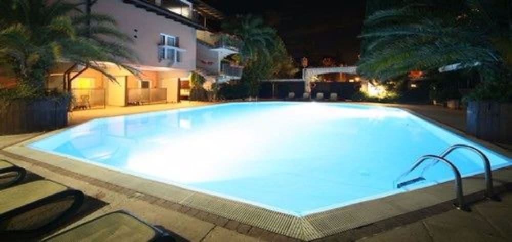 Hotel La Paul — Swimming pool in Sirmione, Lombardy
