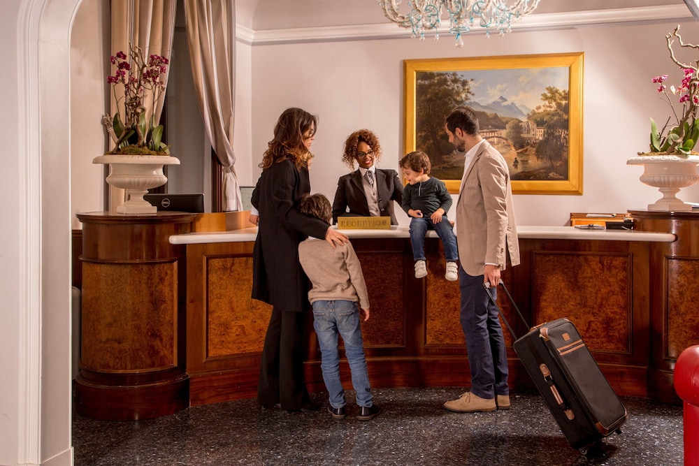 Hotel La Residenza — Hotel building in Rome, Lazio