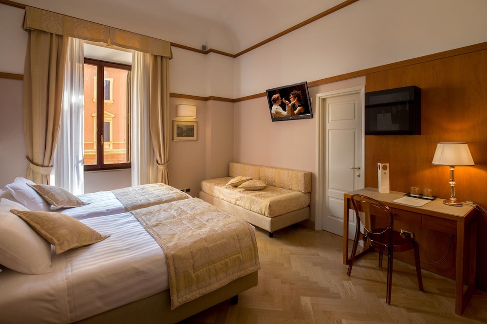 Hotel La Residenza — Hotel rooms in Rome, Lazio
