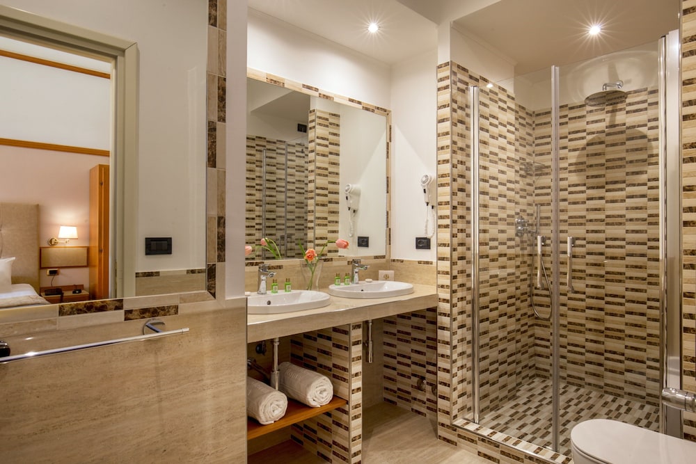 Hotel La Residenza — Hotel rooms in Rome, Lazio