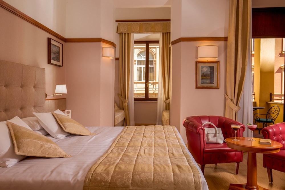 Hotel La Residenza — Hotel rooms in Rome, Lazio