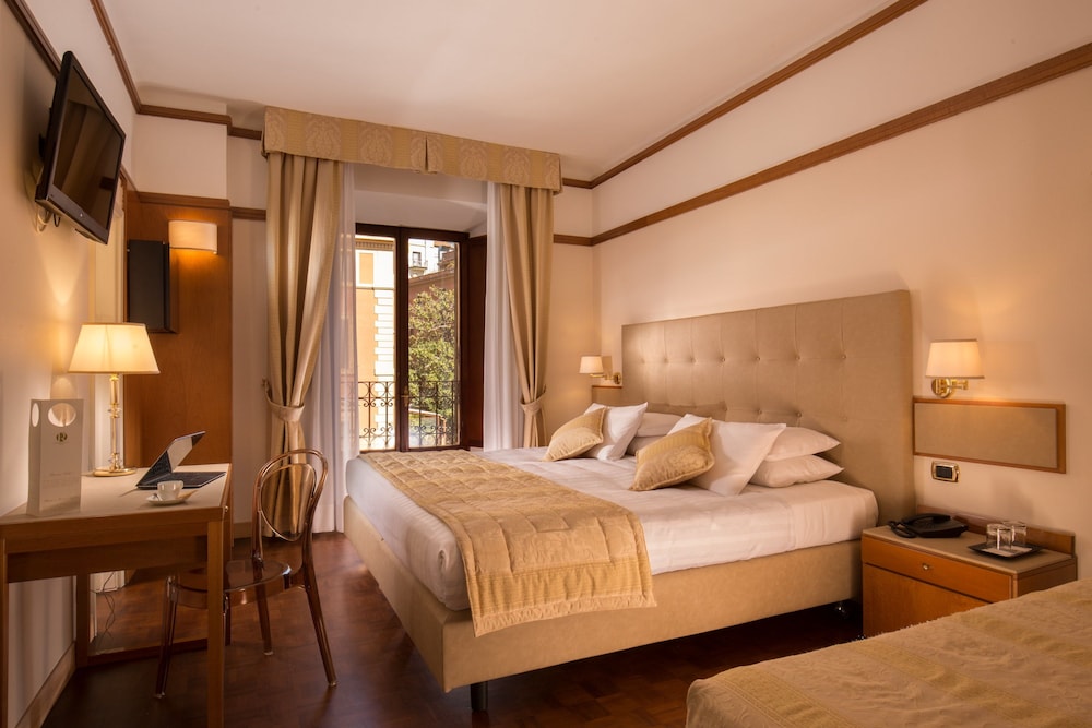 Hotel La Residenza — Hotel rooms in Rome, Lazio
