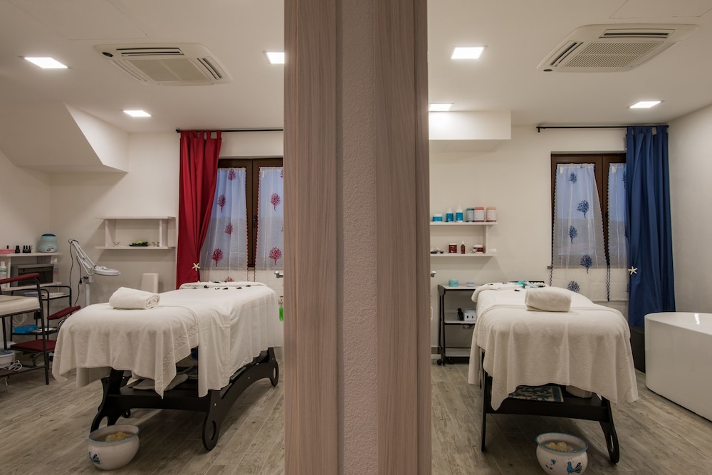 Hotel Lido degli Spagnoli — Spa in Portoscuso, Sardinia