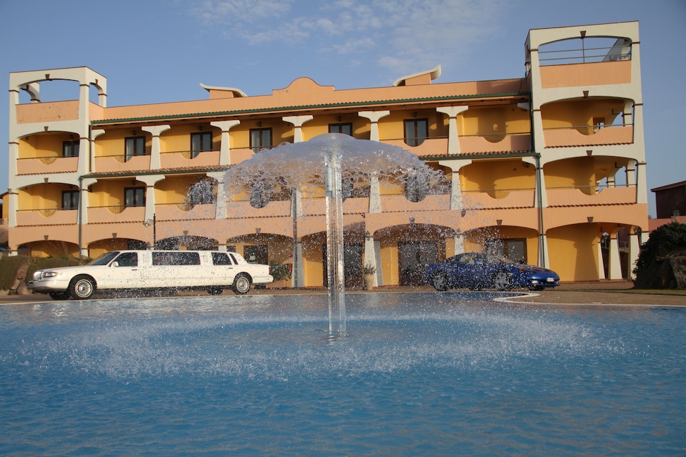 Hotel Lido degli Spagnoli — Hotel building in Portoscuso, Sardinia