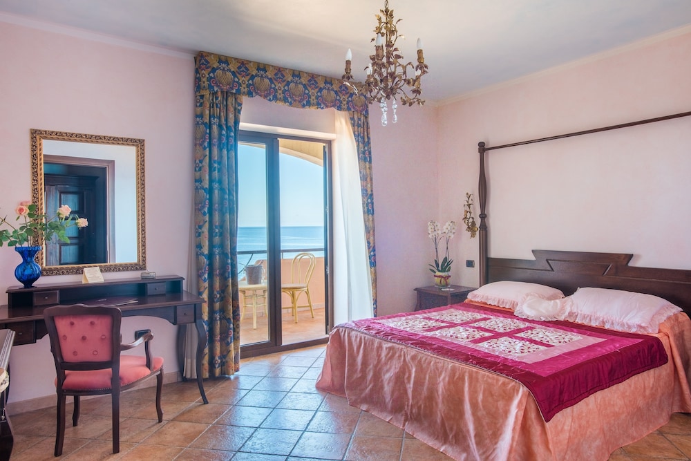 Hotel Lido degli Spagnoli — Hotel rooms in Portoscuso, Sardinia