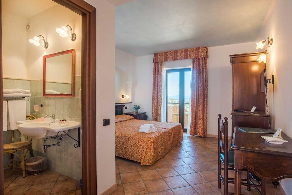 Hotel Lido degli Spagnoli — Hotel rooms in Portoscuso, Sardinia