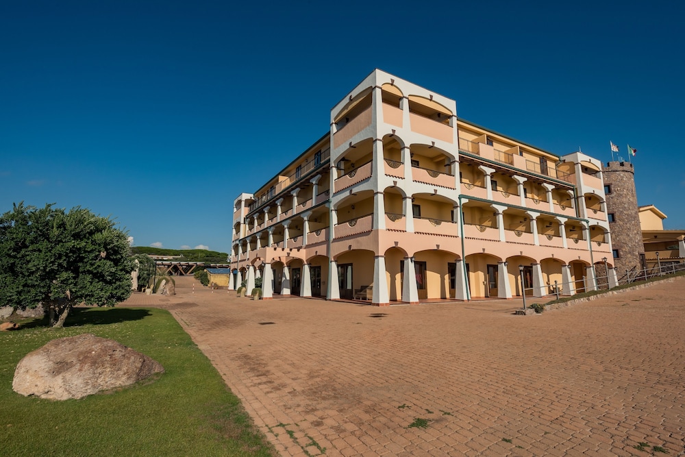 Hotel Lido degli Spagnoli — Hotel building in Portoscuso, Sardinia