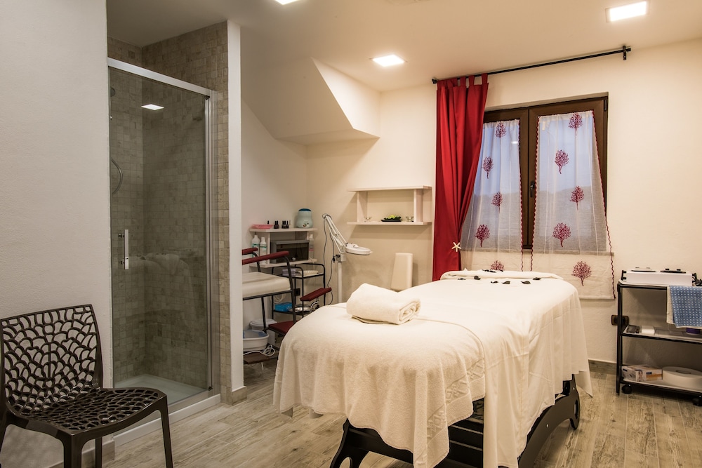 Hotel Lido degli Spagnoli — Spa in Portoscuso, Sardinia