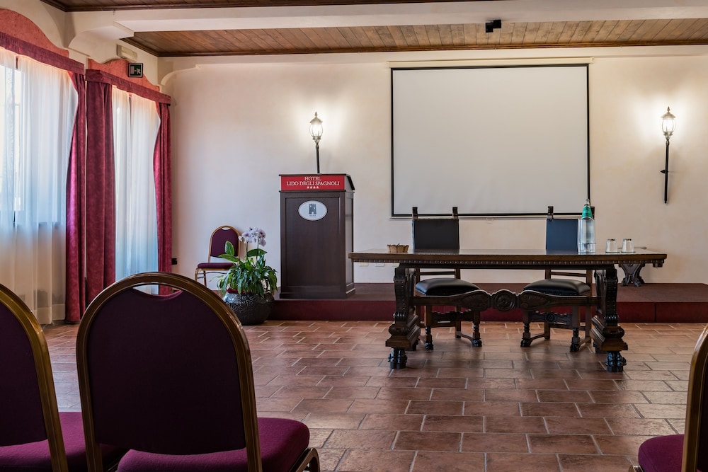 Hotel Lido degli Spagnoli — Hotel building in Portoscuso, Sardinia