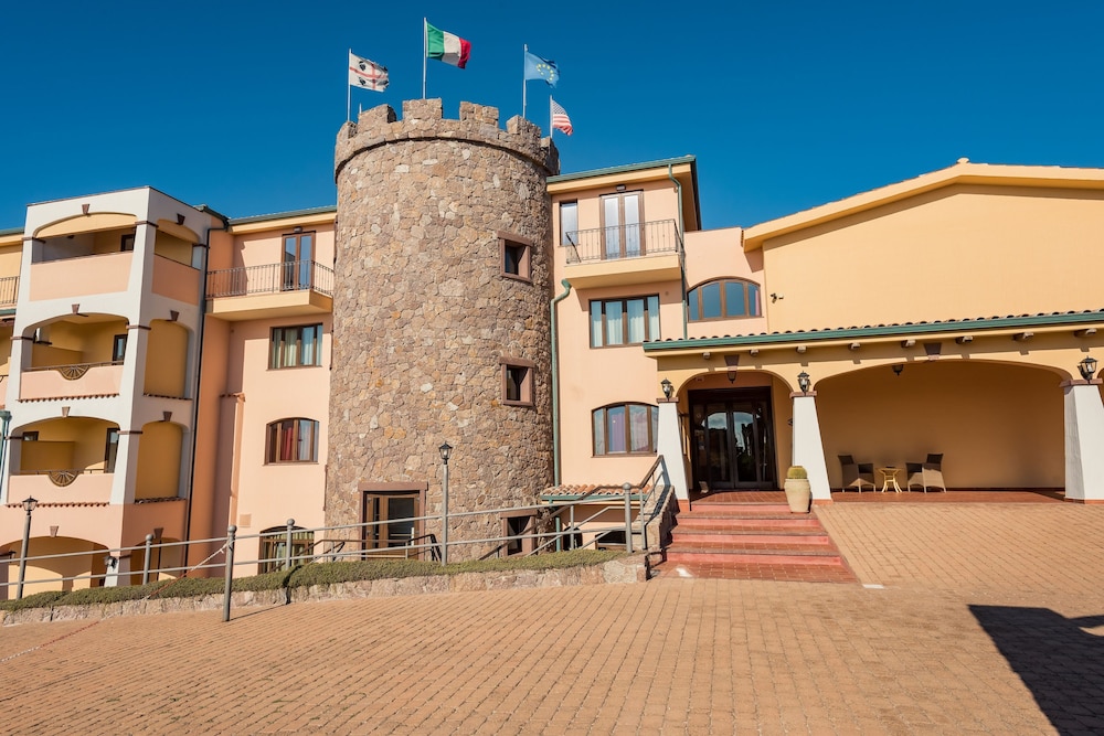 Hotel Lido degli Spagnoli — Hotel building in Portoscuso, Sardinia