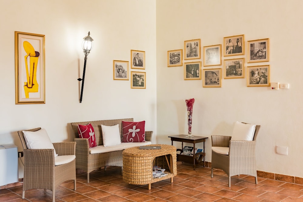 Hotel Lido degli Spagnoli — Hotel building in Portoscuso, Sardinia