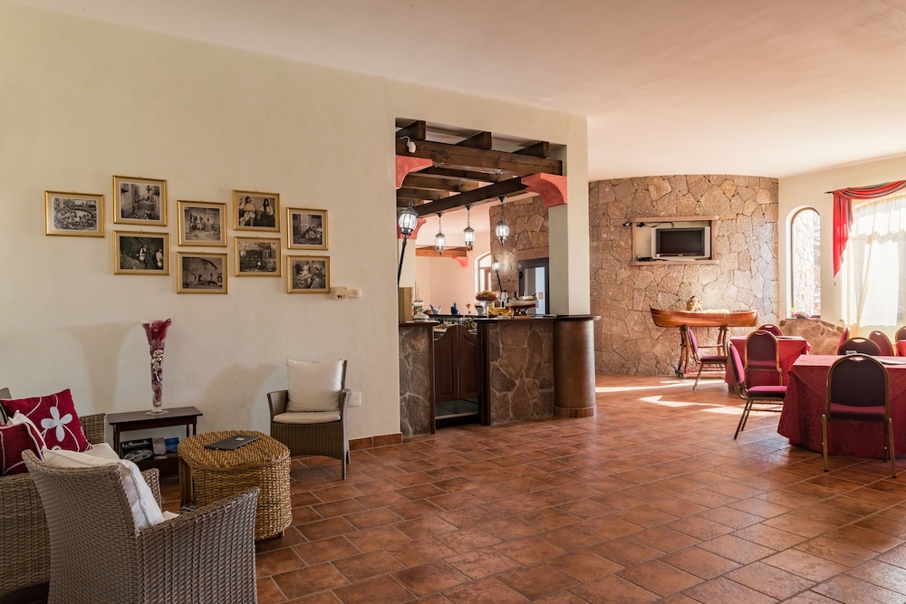 Hotel Lido degli Spagnoli — Restaurant & bars in Portoscuso, Sardinia