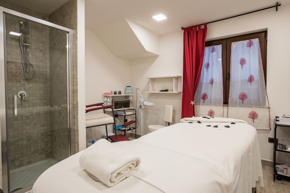 Hotel Lido degli Spagnoli — Spa in Portoscuso, Sardinia
