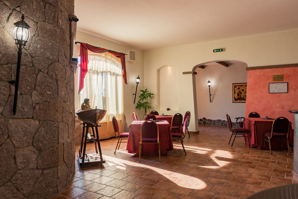 Hotel Lido degli Spagnoli — Restaurant & bars in Portoscuso, Sardinia