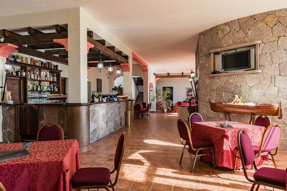 Hotel Lido degli Spagnoli — Restaurant & bars in Portoscuso, Sardinia