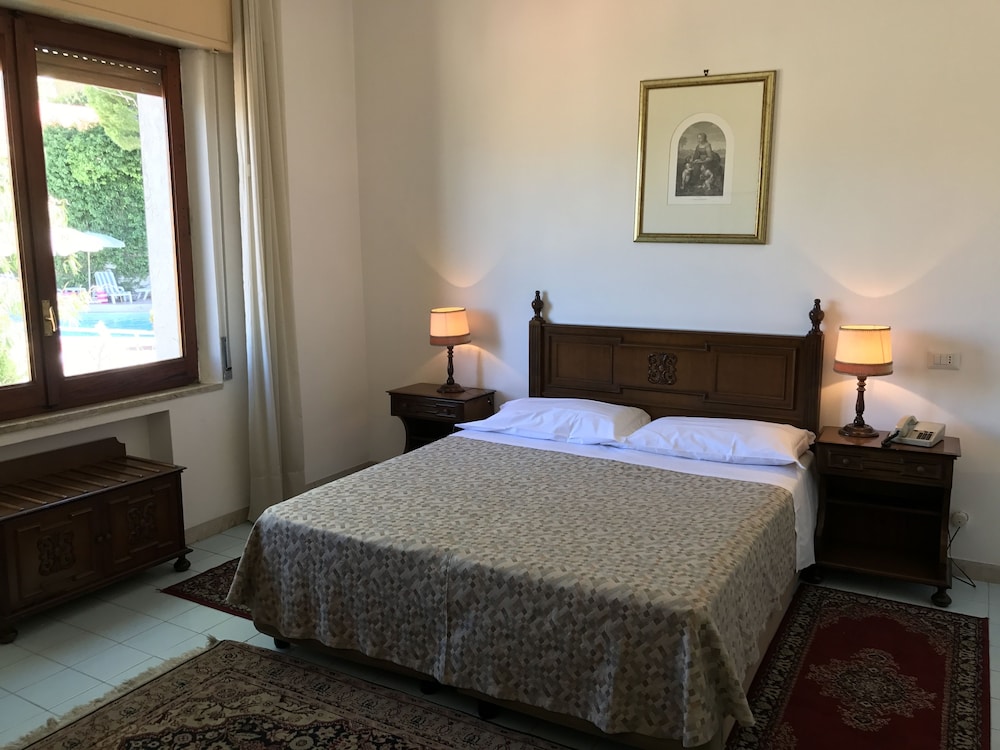 Hotel Mediterranee — Hotel rooms in Taormina, Sicily