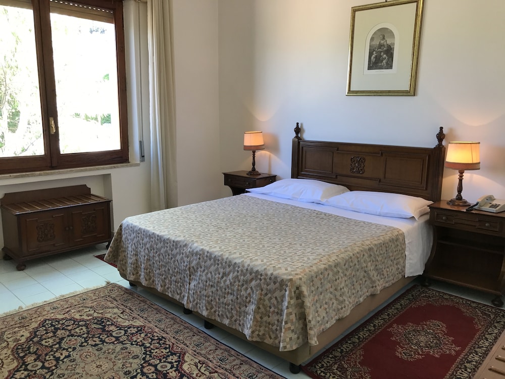 Hotel Mediterranee — Hotel rooms in Taormina, Sicily
