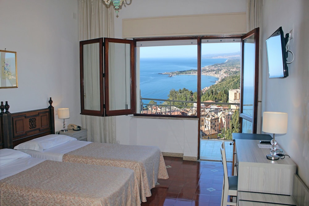 Hotel Mediterranee — Hotel rooms in Taormina, Sicily