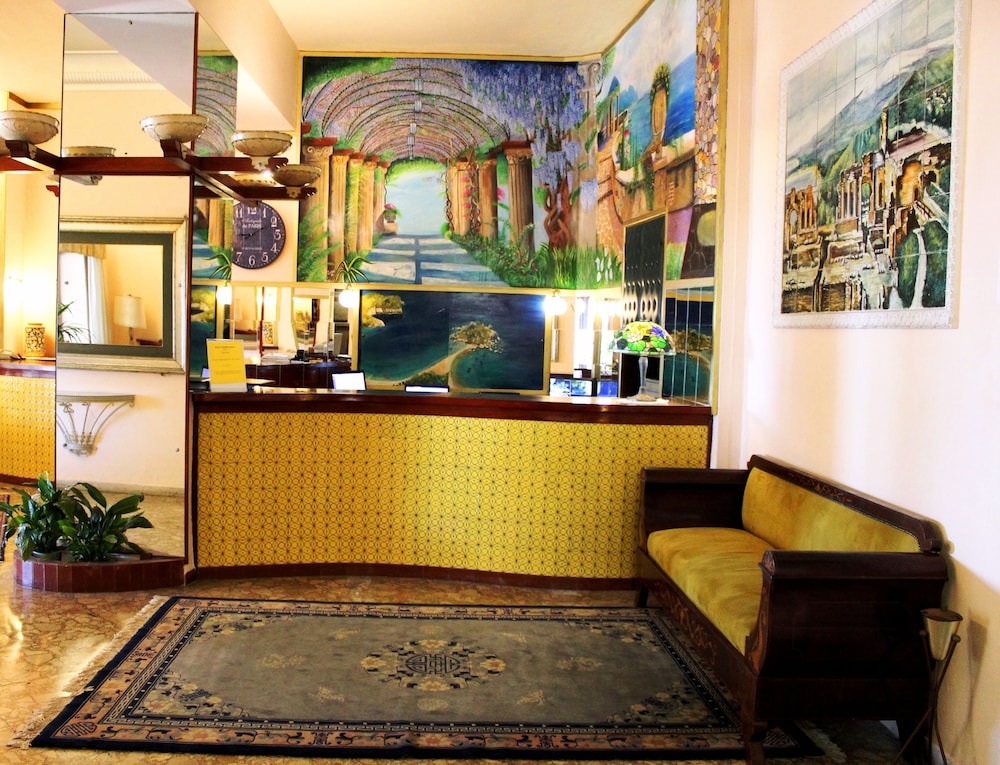 Hotel Mediterranee — Hotel building in Taormina, Sicily