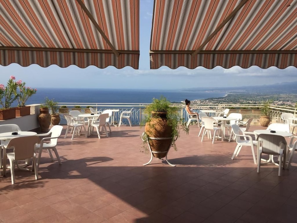 Hotel Mediterranee — Restaurant & bars in Taormina, Sicily