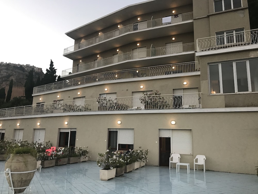Hotel Mediterranee — Hotel building in Taormina, Sicily