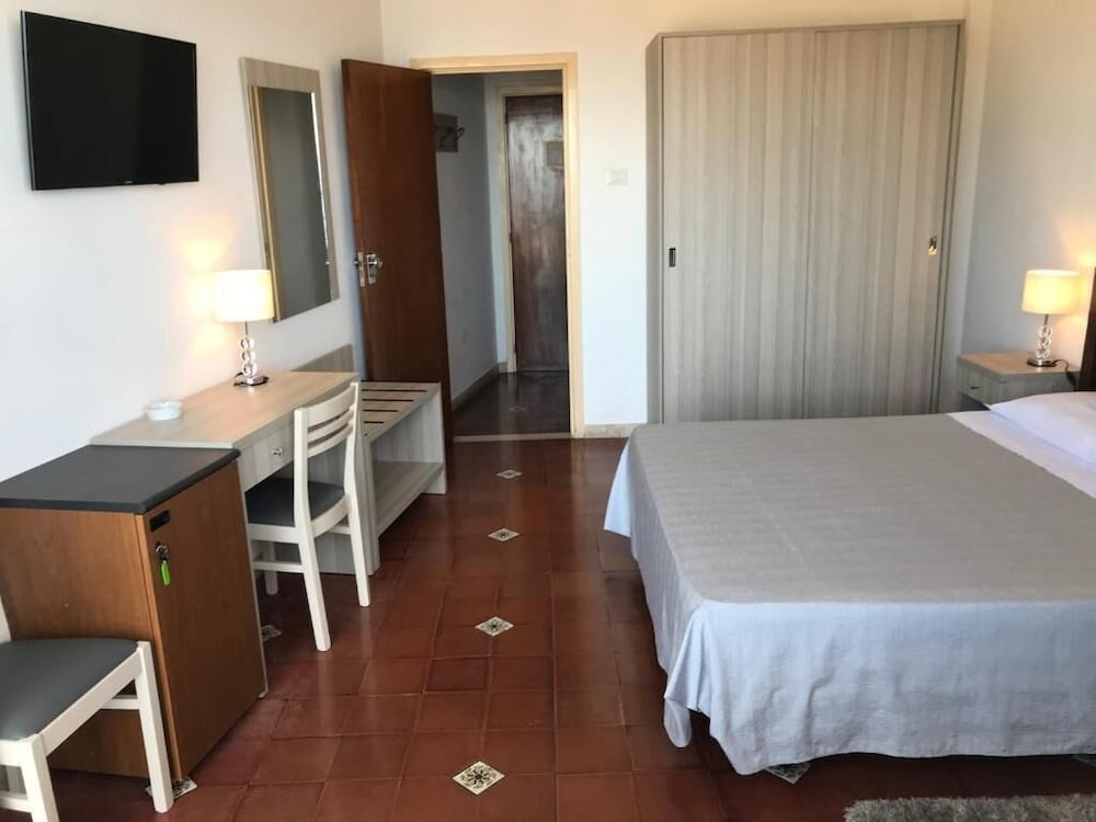 Hotel Mediterranee — Hotel rooms in Taormina, Sicily
