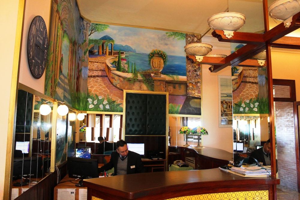 Hotel Mediterranee — Hotel building in Taormina, Sicily