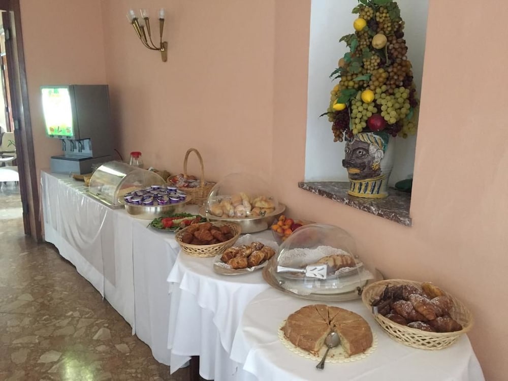 Hotel Mediterranee — Restaurant & bars in Taormina, Sicily