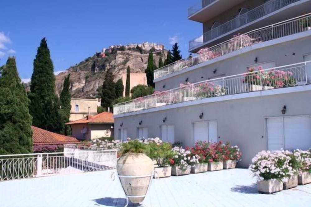 Hotel Mediterranee — Hotel building in Taormina, Sicily