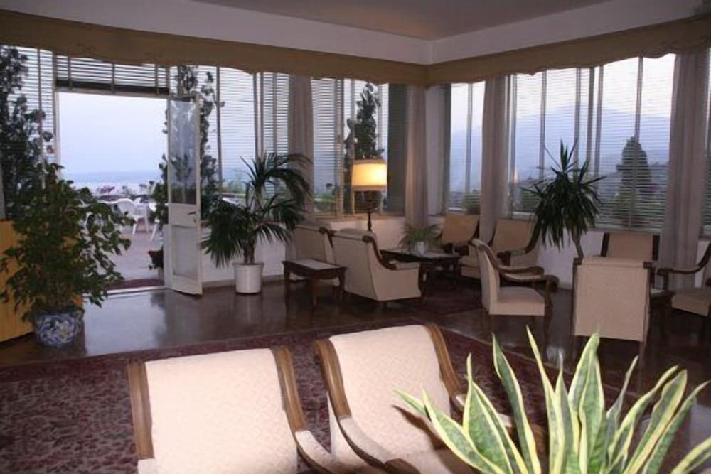 Hotel Mediterranee — Hotel building in Taormina, Sicily