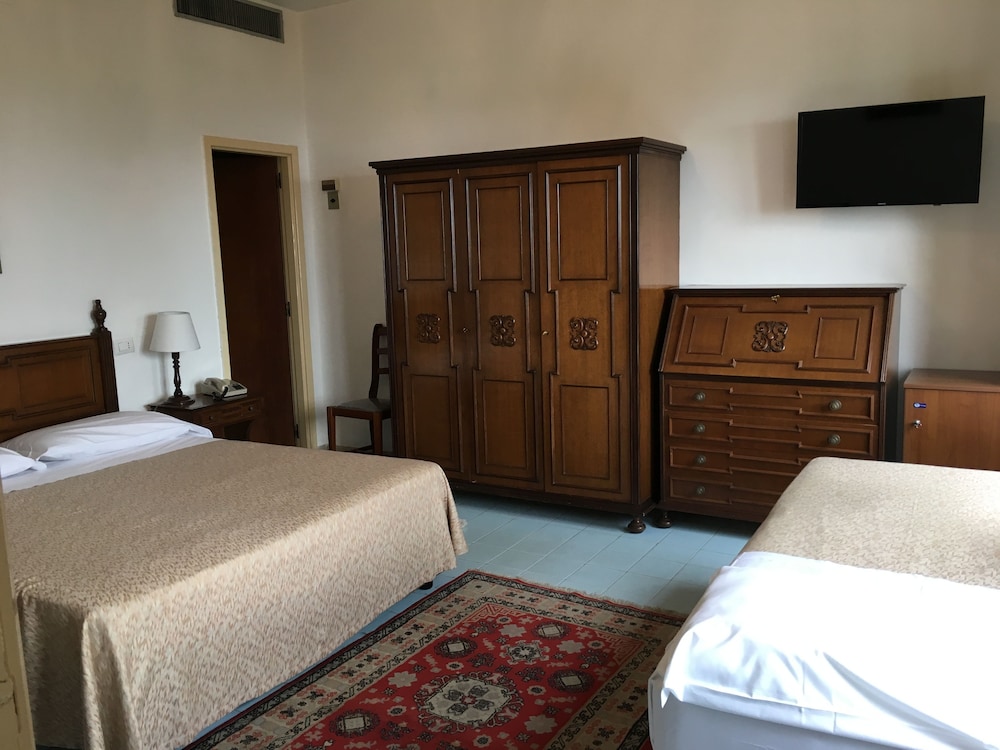 Hotel Mediterranee — Hotel rooms in Taormina, Sicily