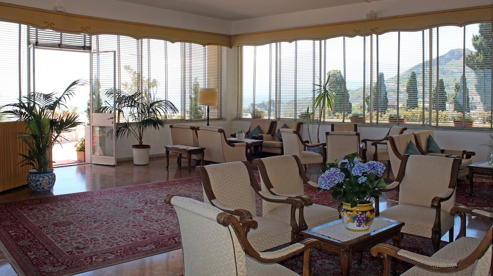Hotel Mediterranee — Hotel building in Taormina, Sicily