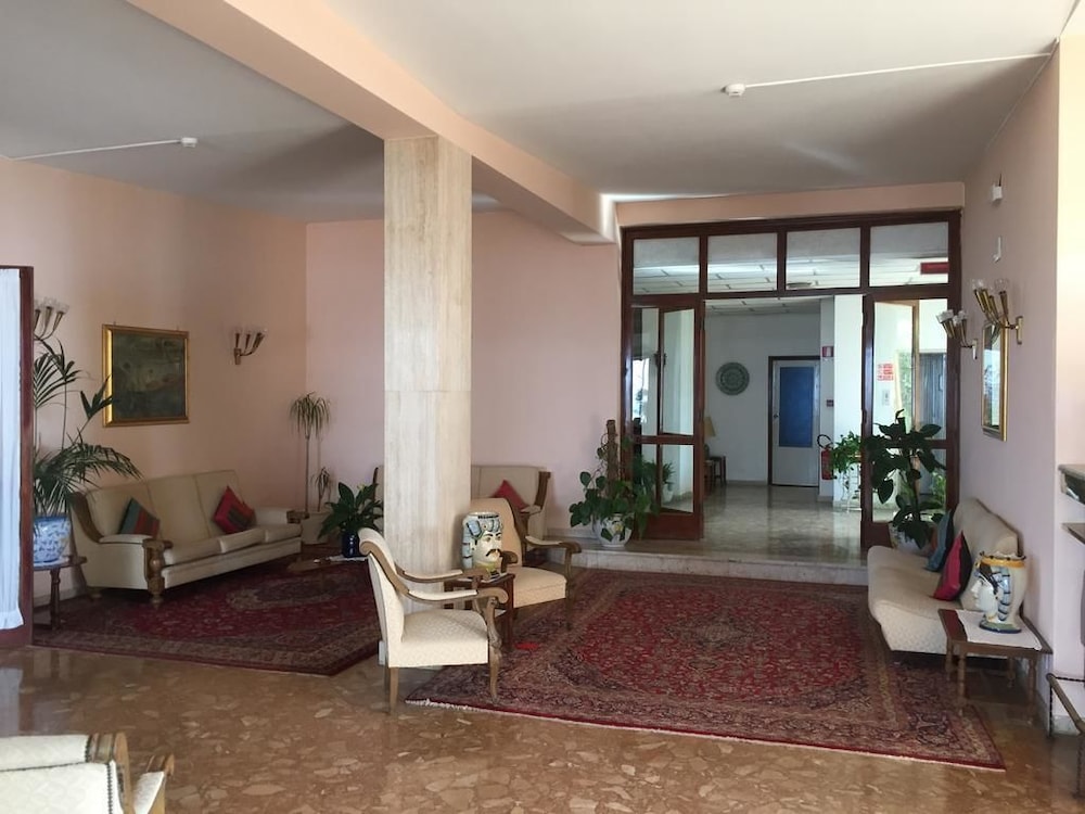 Hotel Mediterranee — Hotel building in Taormina, Sicily