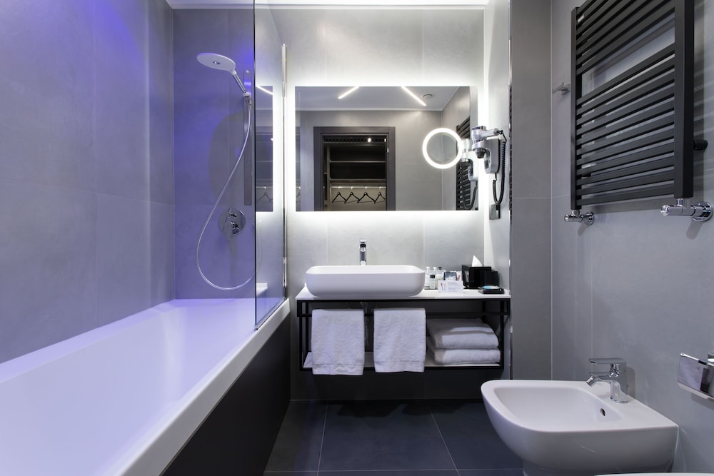 iQ Hotel Milano — Hotel rooms in Milan, Lombardy