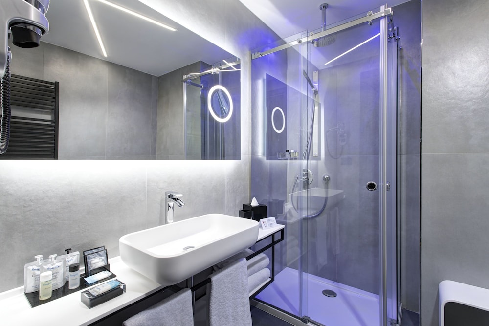 iQ Hotel Milano — Hotel rooms in Milan, Lombardy