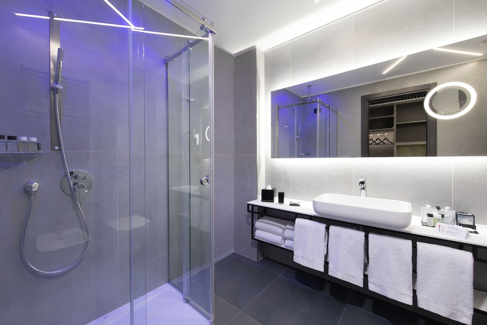 iQ Hotel Milano — Hotel rooms in Milan, Lombardy