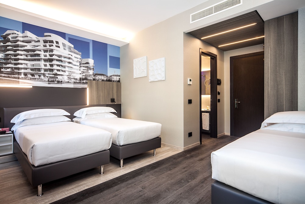 iQ Hotel Milano — Hotel rooms in Milan, Lombardy