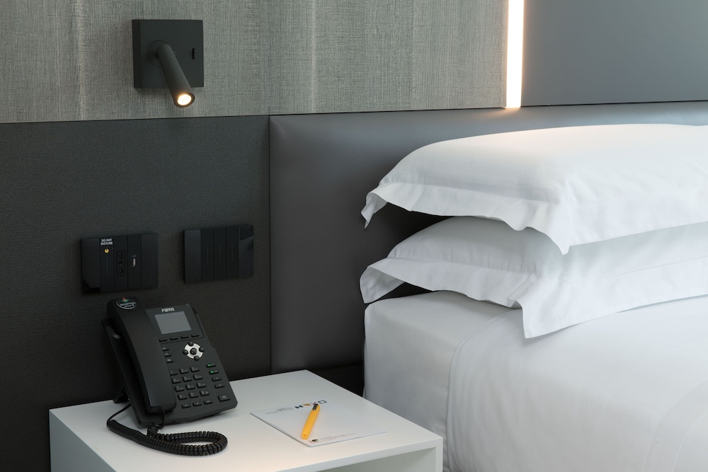 iQ Hotel Milano — Hotel rooms in Milan, Lombardy