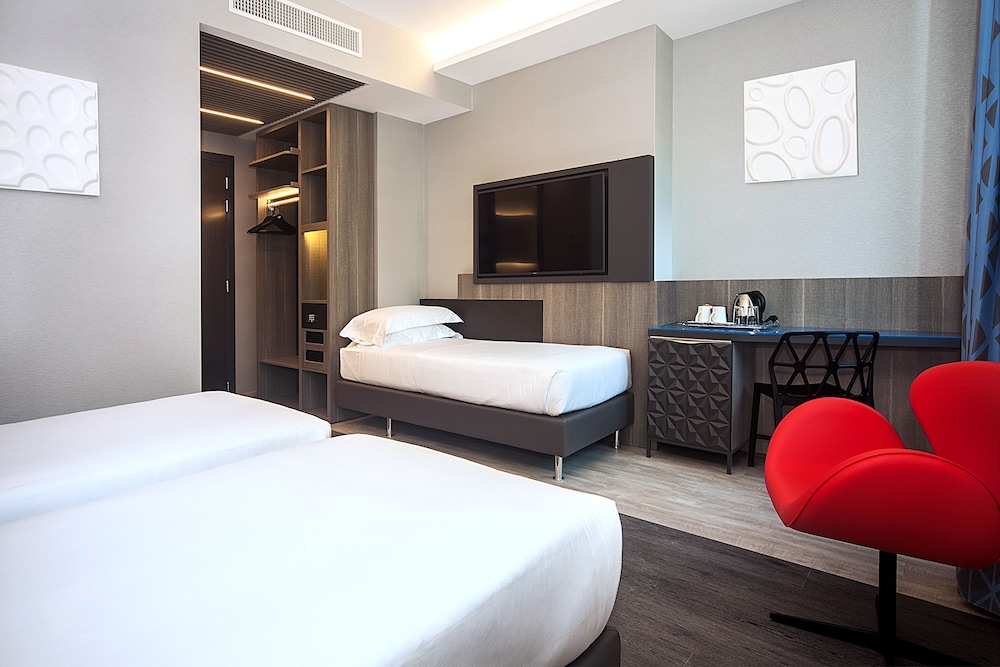 iQ Hotel Milano — Hotel rooms in Milan, Lombardy