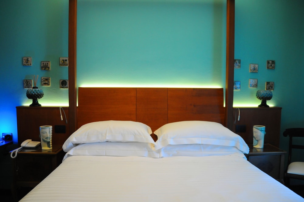 Hotel Palladio — Hotel rooms in Giardini Naxos, Sicily