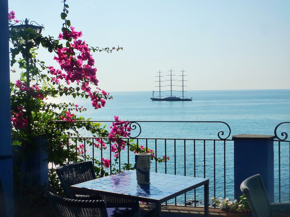 Hotel Palladio — Restaurant & bars in Giardini Naxos, Sicily